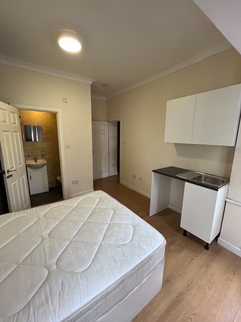 Studio Flat, Greenland Crescent, UB2