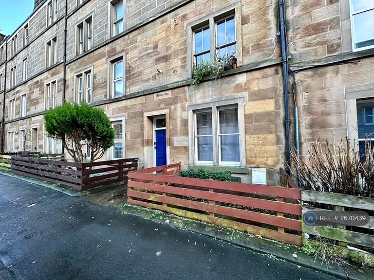 2 bedroom flat in Caledonian Road, Edinburgh, EH11 (2 bed) (#2670439)