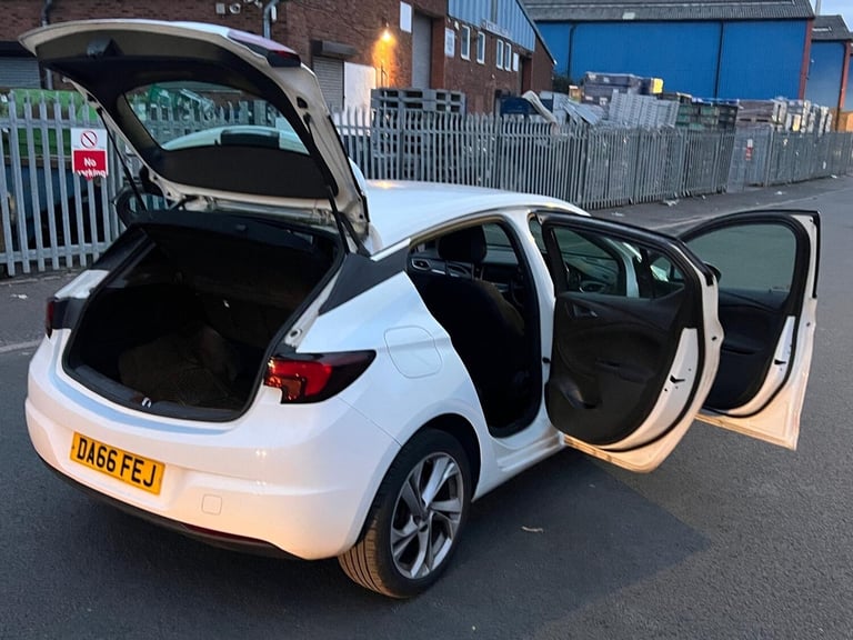 2016 Vauxhall Astra 1.6 CDTi 16V 136 SRi Nav 5dr HATCHBACK Diesel Manual