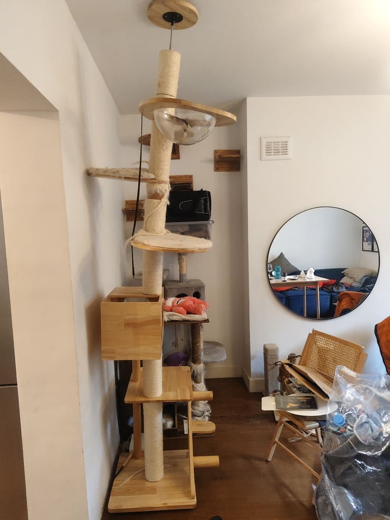 Lords and Labradors Helsinki cat tree 