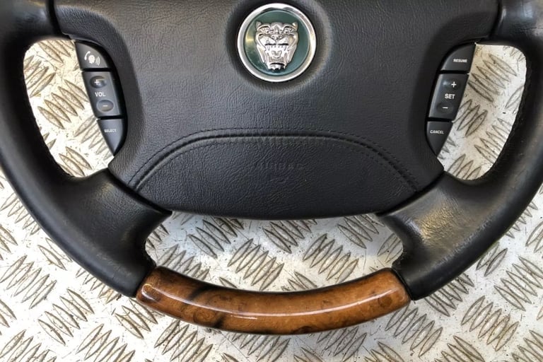 Jaguar XJ X350 X358 Wood Steering Wheel in fantastic condition