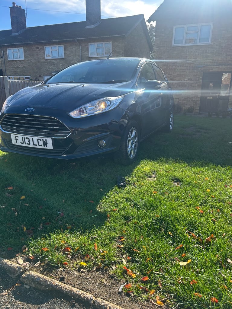 Ford, FIESTA, Hatchback, 2013, Manual, 1560 (cc), 5 doors