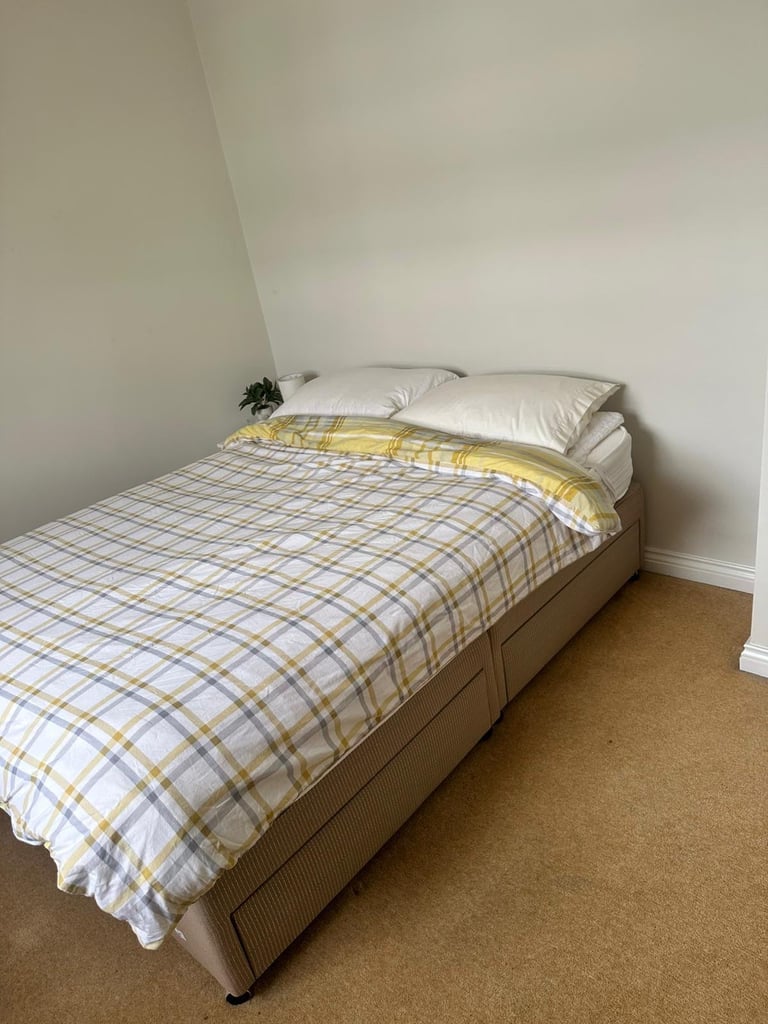 Whole top floor of 3 storey town house Colchester 