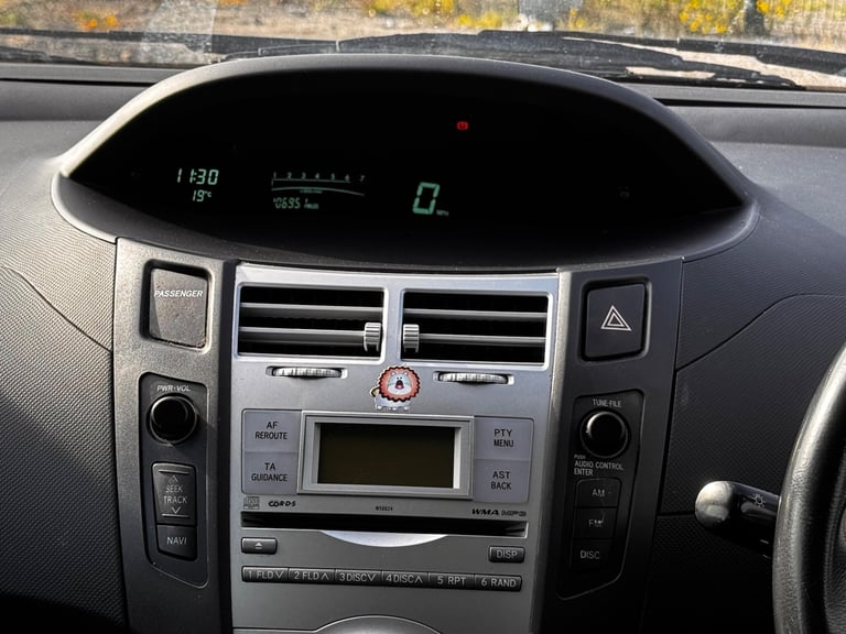  Toyota Yaris 1.3 VVT-i Zinc Hatchback 5dr Petrol Manual (141 g/km, 85 bhp) Petrol Manual
