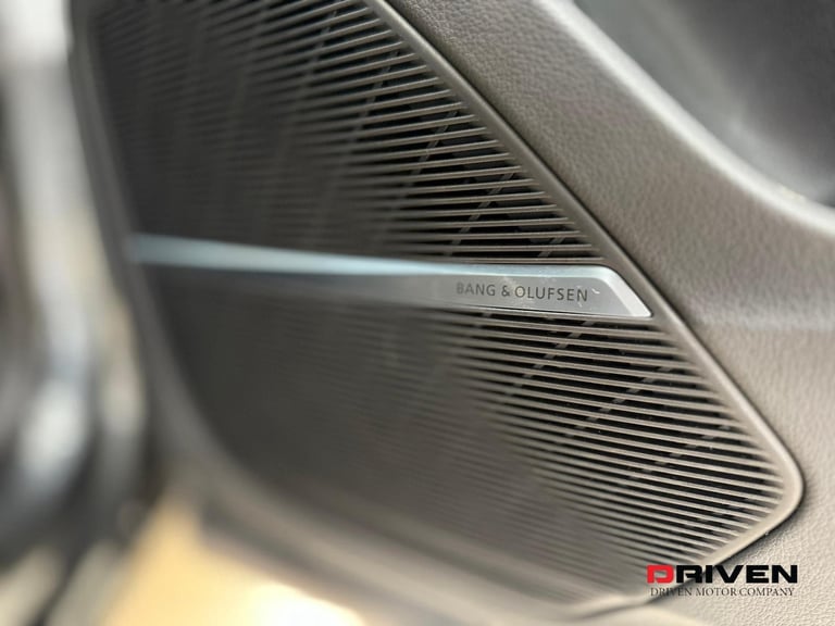 STUNNING ! 2021 AUDI Q8 S-LINE 50 BiTURBO BLACK EDITION 3.0 TDI + FREE DELIVERY!