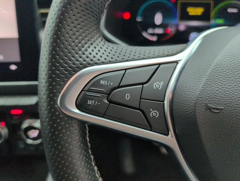 2023 Renault Clio 1.6 E-TECH E-Tech engineered Hatchback 5dr Petrol Hybrid Auto Euro 6 (s/s)  HAT...