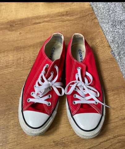 Red converse shop size 6