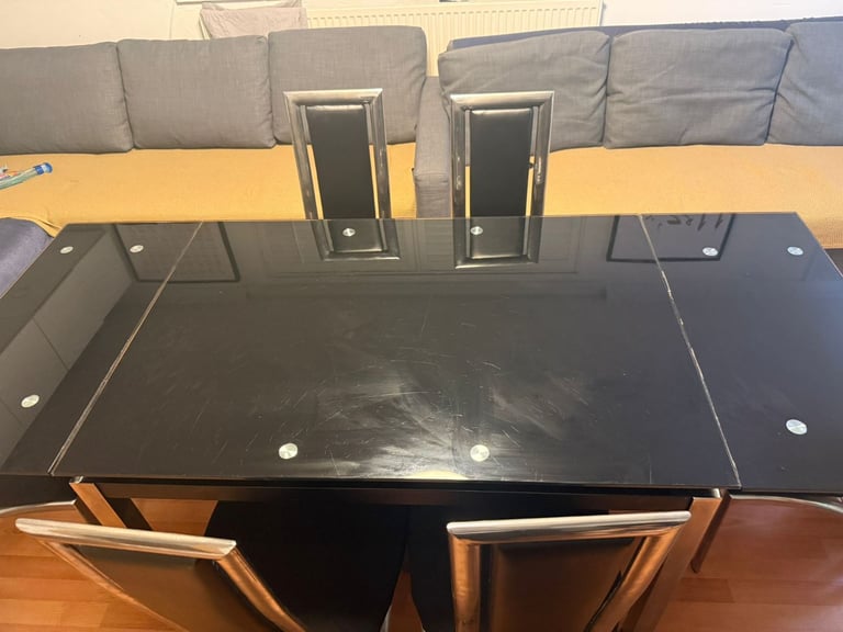 Black Glass Extendable Dining Table with 6 Chairs – Used Condition