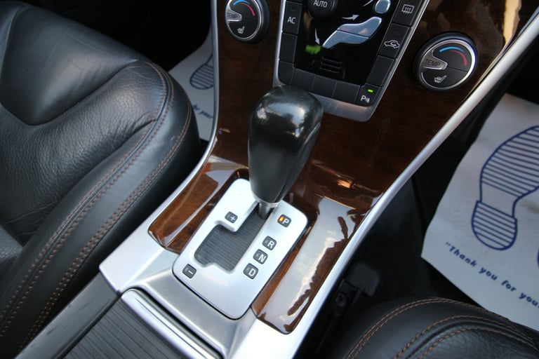 2011 Volvo XC60 D3 [163] SE Lux 5dr Geartronic ESTATE Diesel Automatic