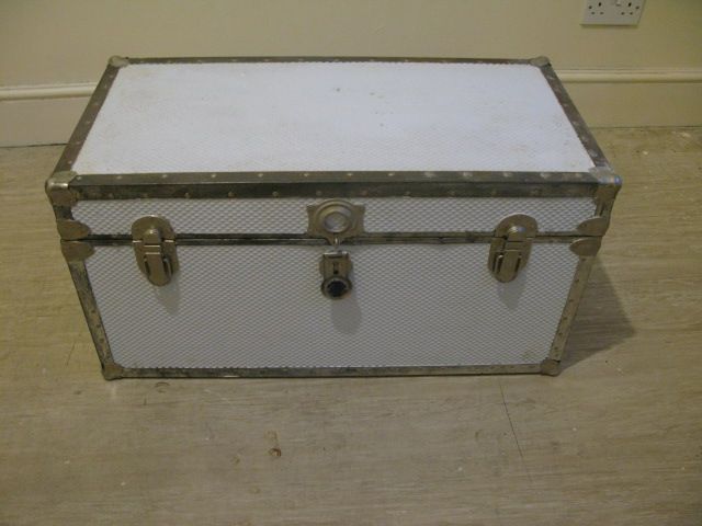 Chest . Size : H=40cm , W=40cm , L=80cm