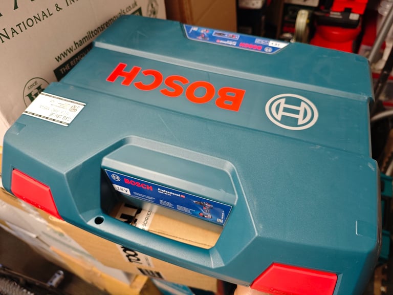 *** NEW Bosch Professional drill, charger and battery case ***