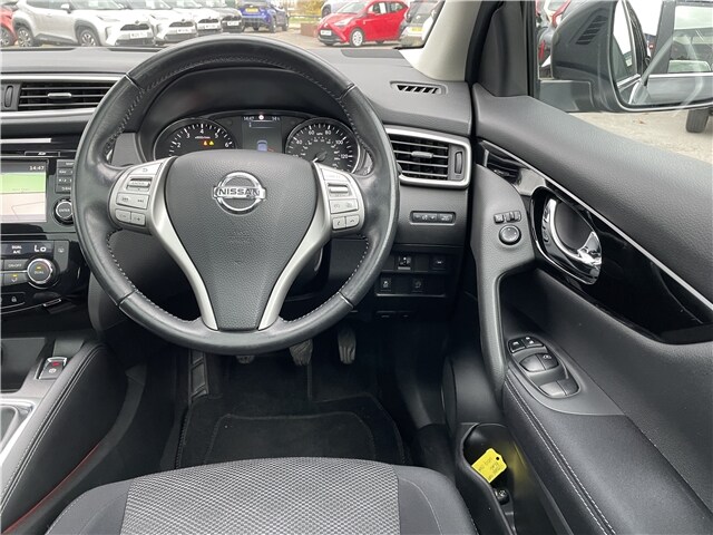 2017 Nissan Qashqai 1.6 DiG-T N-Connecta 5dr Hatchback Petrol Manual
