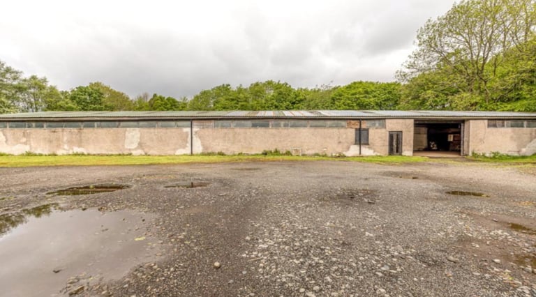 LARGE WAREHOUSE UNIT TO LET IN BEARSDEN