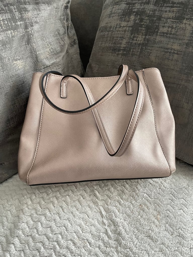 Ladies Guess handbag 