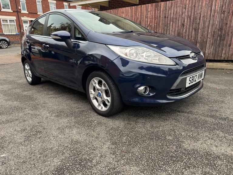 Automatic Ford, FIESTA, Hatchback, 2012, 1388 (cc), 5 doors