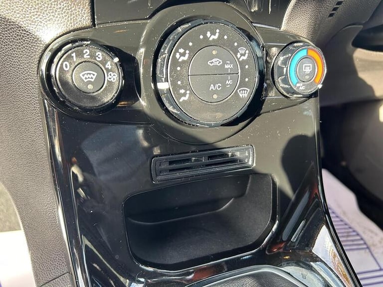 2014 Ford Fiesta 1.25 82 Zetec 5dr HATCHBACK PETROL Manual