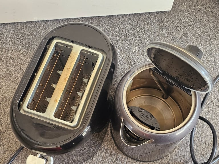 Kettle and toaster 
