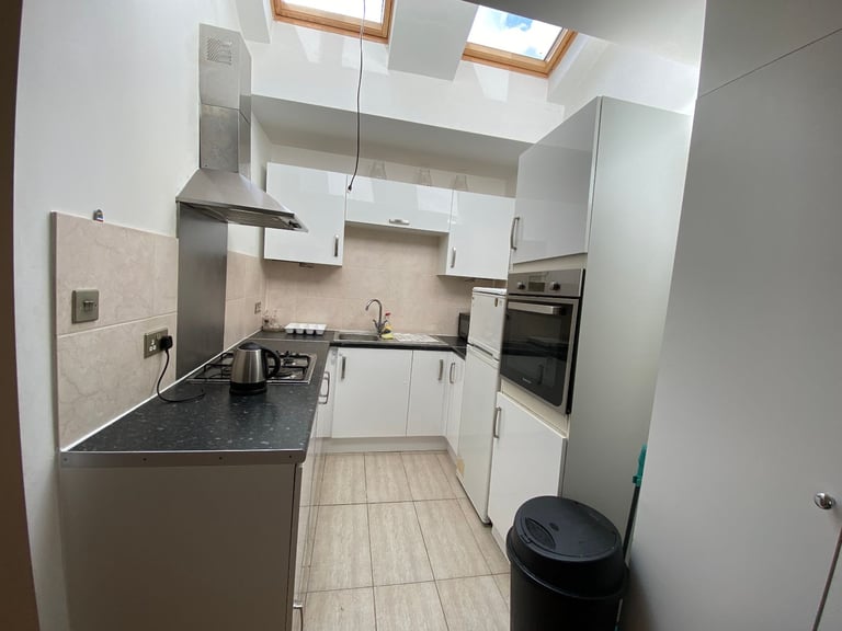 TWO DOUBLE BEDROOM GROUND FLOOR FLAT FURNISHED WITH GARDEN  NEAR KENTON STATION 