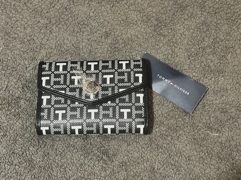 Tommy Hilfiger Flap Waller Clutch 