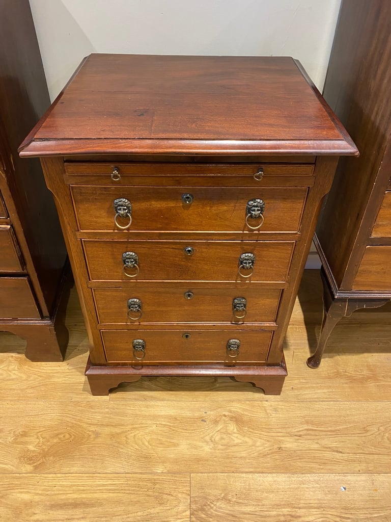 image for Antique chest of drawers 