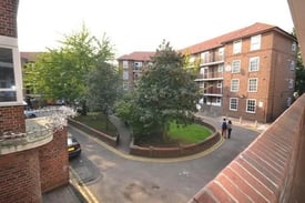 Spacious 2 bed ground floor flat, close to transport and amenities