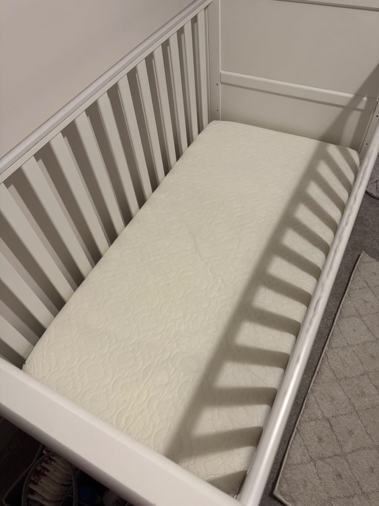 Puggle cot bed