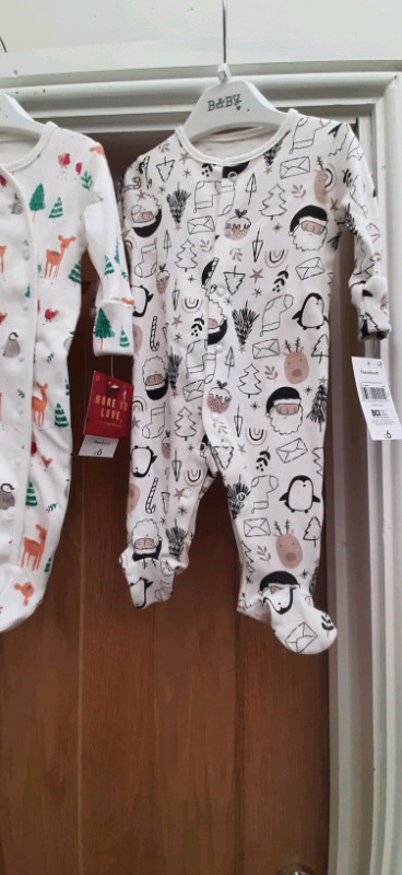 Newborn  baby grows xmasy design 