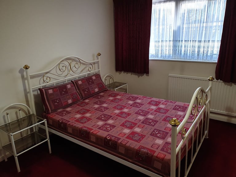 Spacious and Cosy double room to rent in Hounslow/Heston. All bills Included. 