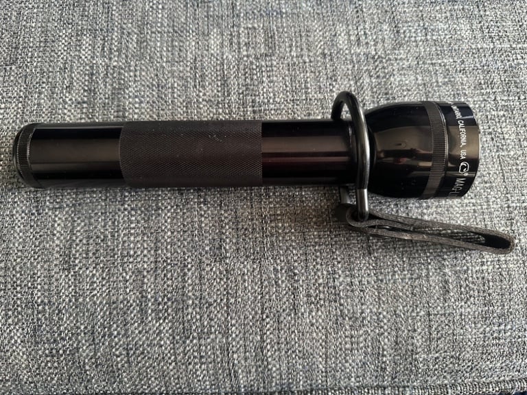 Maglite ML300L 2 D Cell LED Torch. New with mag belt loop.