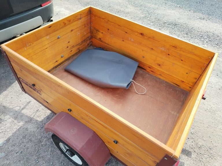 HONEYFIELD BOX CAMPING TRAILER TOWING C/W SPARE WHEEL & COVER 