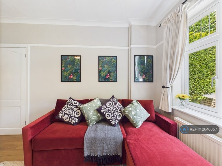 4 bedroom house in Merton Hall Gardens, London, SW20 (4 bed) (#2648857)