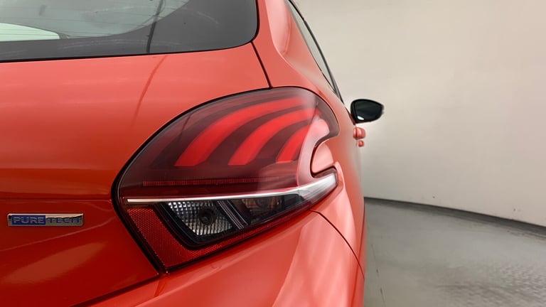 2016 Peugeot 208 1.2 PureTech XS White Hatchback 5dr Petrol Manual Euro 6 (82 ps) Hatchback Petro...