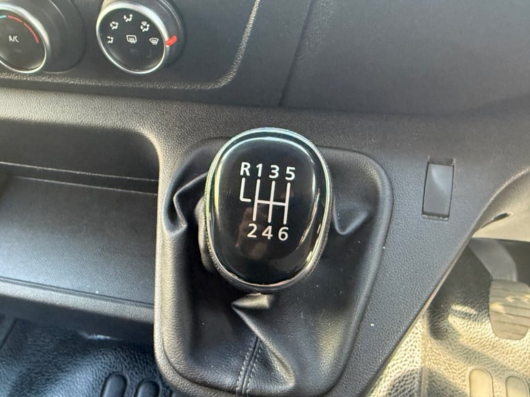 2020 VAUXHALL MOVANO 2.3L DIESEL SILVER MANUAL 9 SEATER CREW COMBI VAN - 97K