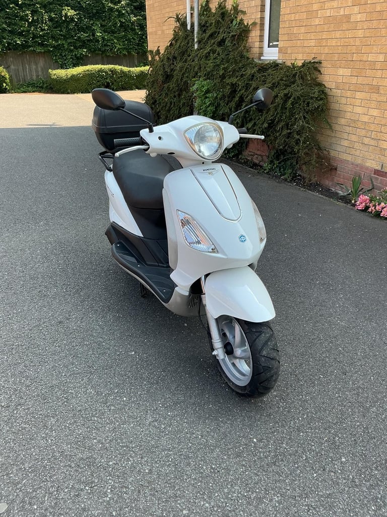 Piaggio Fly 125 
