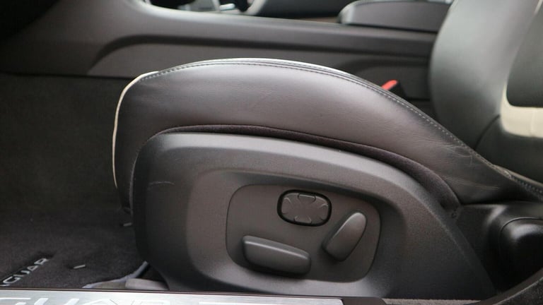 JAGUAR XF 2.2d Portfolio Sportbrake Auto Euro 5 (s/s) 5dr 2015