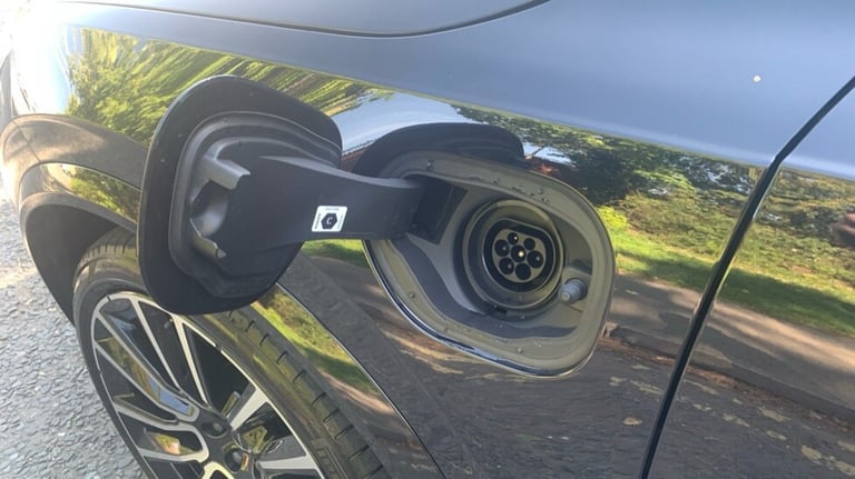 2025 Volvo XC90 Ultra, T8 AWD Plug-in hybrid, Electric/Petrol, Dark, 7 Seats Estate Petrol Parall...