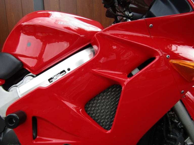 HONDA VFR 800 * LOW MILEAGE 12,000 * WITH BOX * AMAZING CONDITION *YEARS MOT *