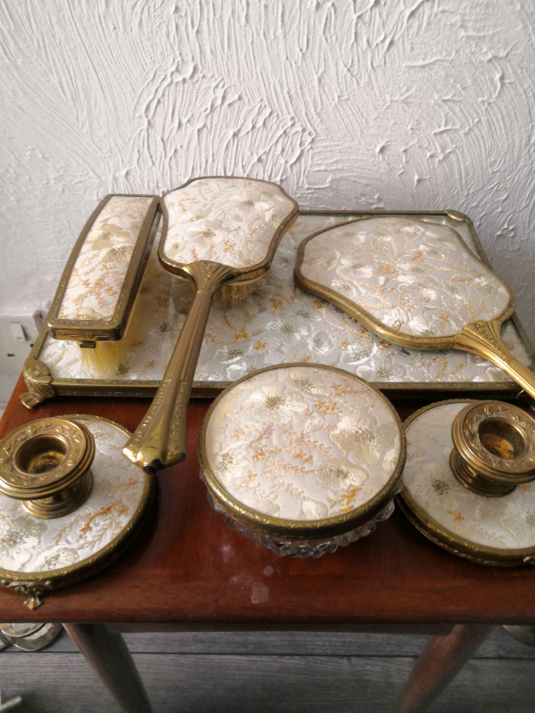 VINTAGE 7 PIECE VANITY SET 