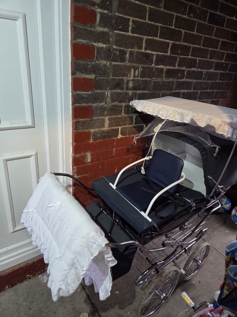 image for Silver cross Kensington 2004