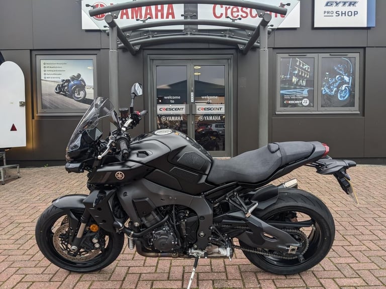 YAMAHA MT-10 2022 - TECH BLACK - AKRAPOVIC - RECENT TYRES - 5 SERVICE ENTRIES