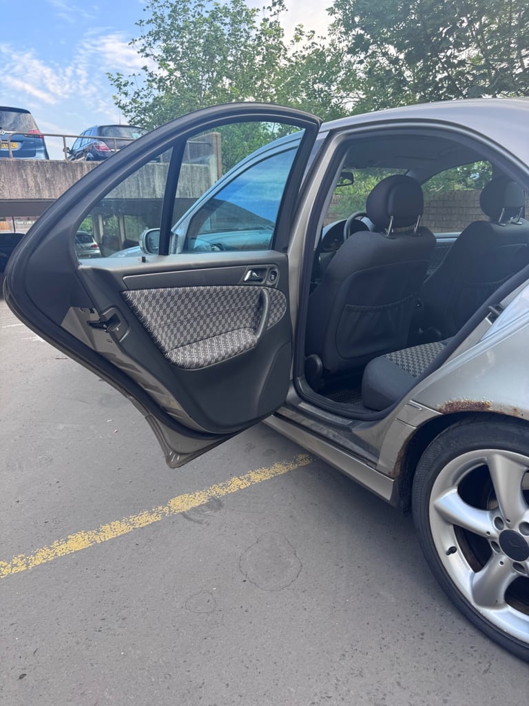 2003 MERCEDES-BENZ C CLASS C180K Avantgarde SE 4dr AUTO PETROL SILVER SALOON VGC