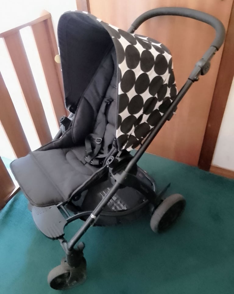 image for MAMAS AND PAPAS 3-in 1 PRAM (CARRYCOT, PUSHCHAIR & CYBEX CAR SEAT)