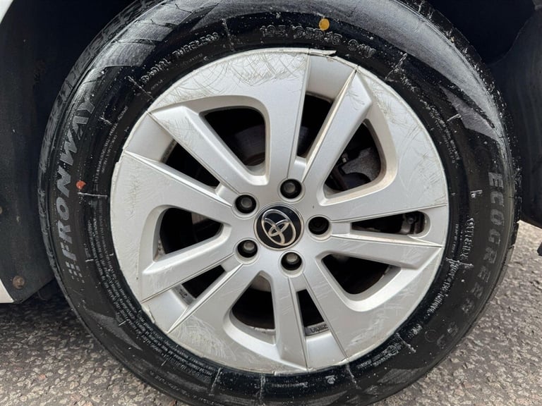 2016 Toyota Prius 1.8 VVT-h Active CVT Euro 6 (s/s) 5dr Hatchback Petrol/Ele Automatic