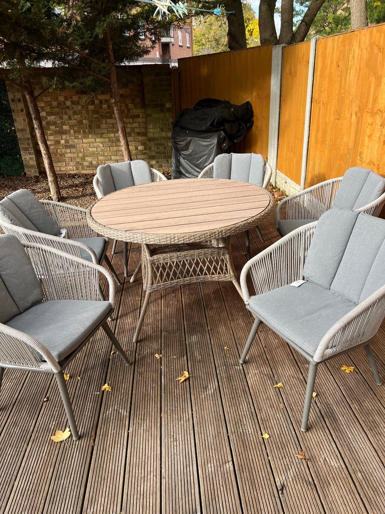 Garden furniture table and 6 rope chairs cushions 