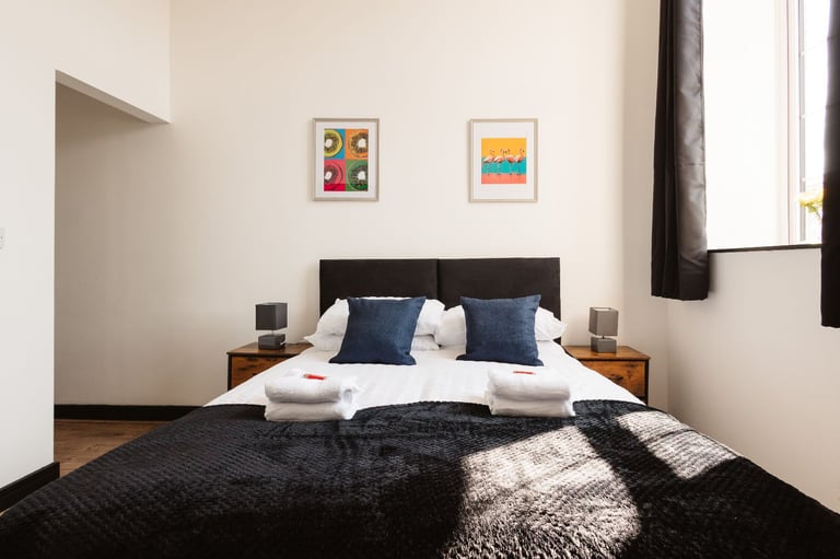 Short Term Let in Warrington | Town Centre | Parking