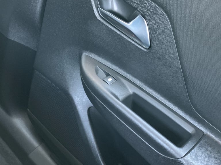 2024 Vauxhall Mokka 100kW Design 50kWh 5dr Auto SUV Electric Automatic