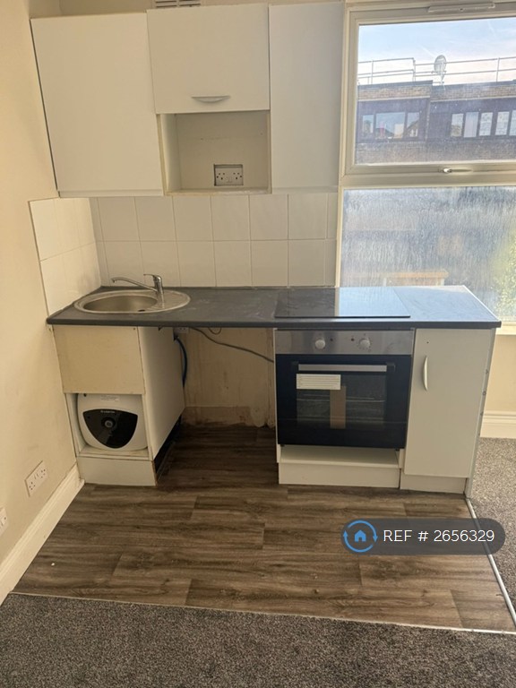 Studio flat in High Road, London, N22 (#2656329)