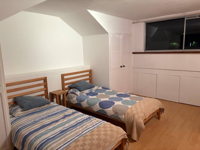 N20 3 BED HOUSE N20 and N11 New Southgate and Whetstone. Refurbished. Neutral Decor