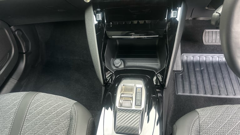 2025 Peugeot 2008 1.2 HYBRID Allure e-DSC6 Euro 6 (s/s) 5dr SUV Hybrid Automatic