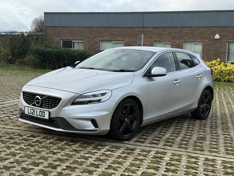 2018 Volvo V40 2.0 T3 R-Design Nav Plus Euro 6 (s/s) 5dr HATCHBACK Petrol Manual